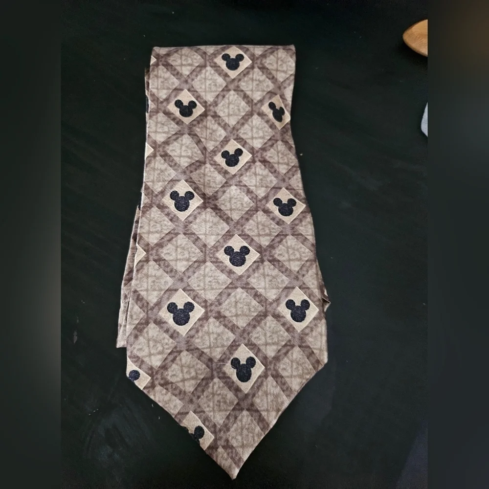 Walt Disney Muckey Mouse Men's Brown Silk Geometric Necktie.